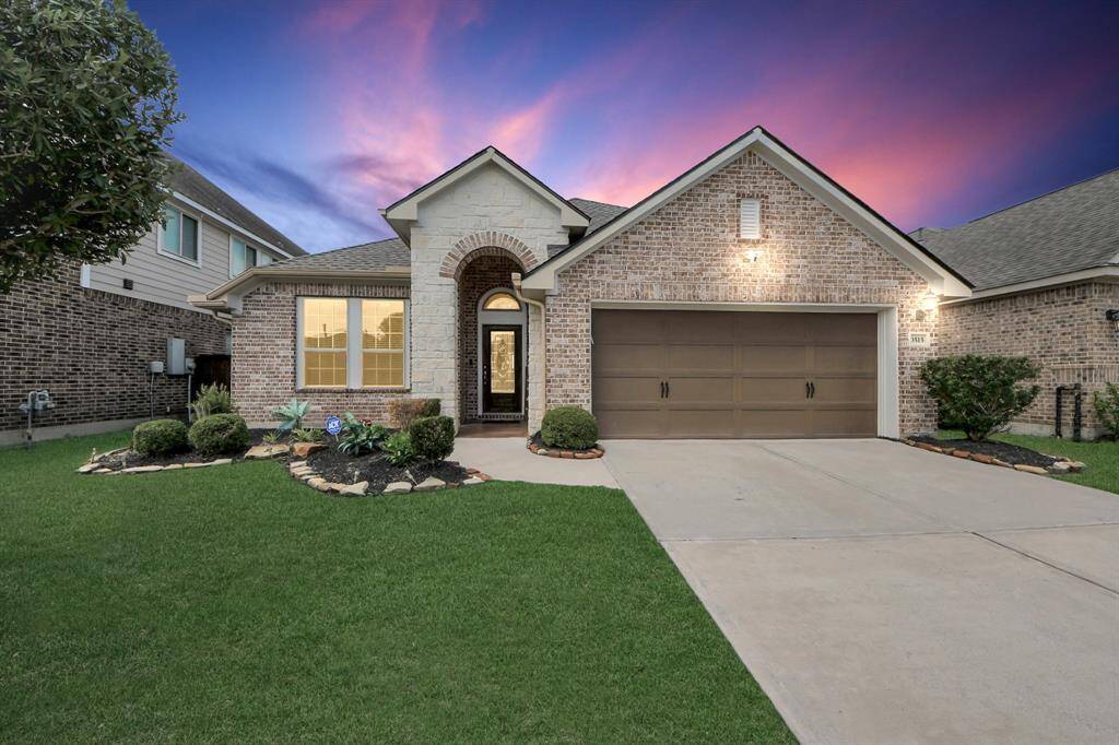 Welcome to this stunningly crafted one-story residence that effortlessly combines comfort, elegance, and practicality—perfectly situated on a peaceful cul-de-sac within a vibrant, master-planned community.