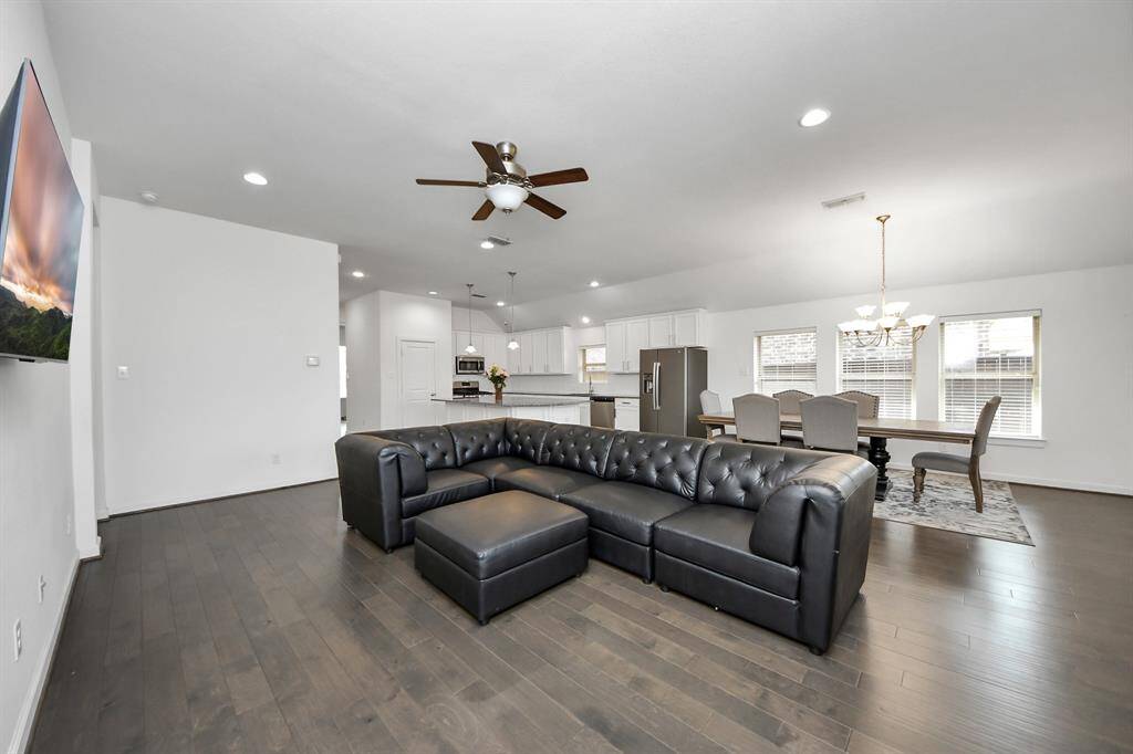This inviting setup makes everyday life and entertaining effortless, with the kitchen’s central island overlooking both the dining area and the spacious living room.