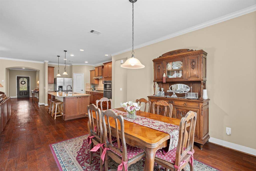 The dining area offers generous wall space, giving you plenty of room to place furniture and create a layout that suits your style.
