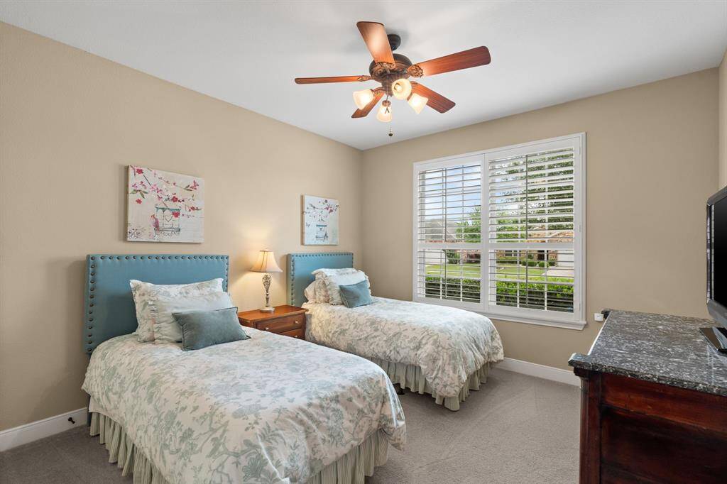 This charming guest bedroom offers a peaceful retreat for visitors, with plenty of space to unwind and relax. Whether it’s for a restful night’s sleep or a cozy stay, it’s designed for comfort and style.