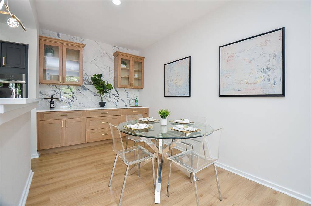 Divine Dining Room with new Beverage Banquette