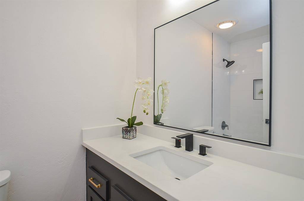 Guest Bathroom - Beautifully Renovated