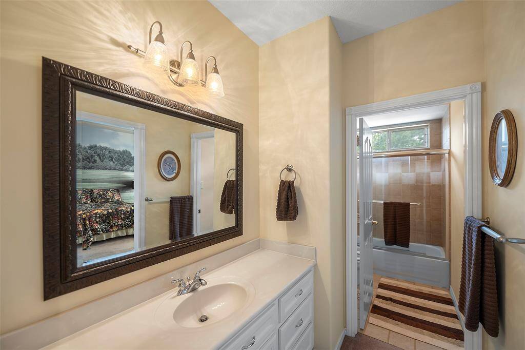 Separate vanities and wet spaces make morning rush hour a breeze!