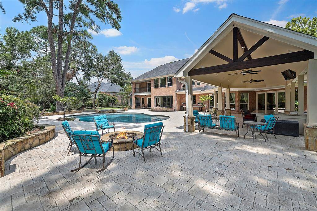 A raised flagstone flowerbed provides additional seating for those splendid backyard BBQ's with friends and family!