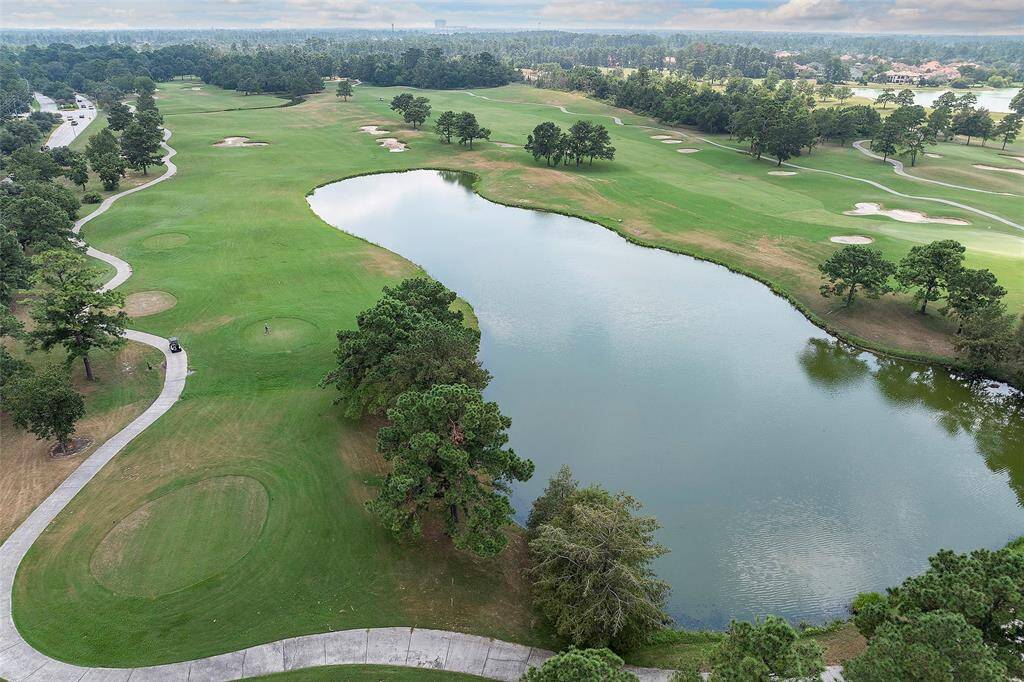 This home is located on an acre lot on the Gleannloch Pines golf course! It is a semi-private 27-hole golf club!