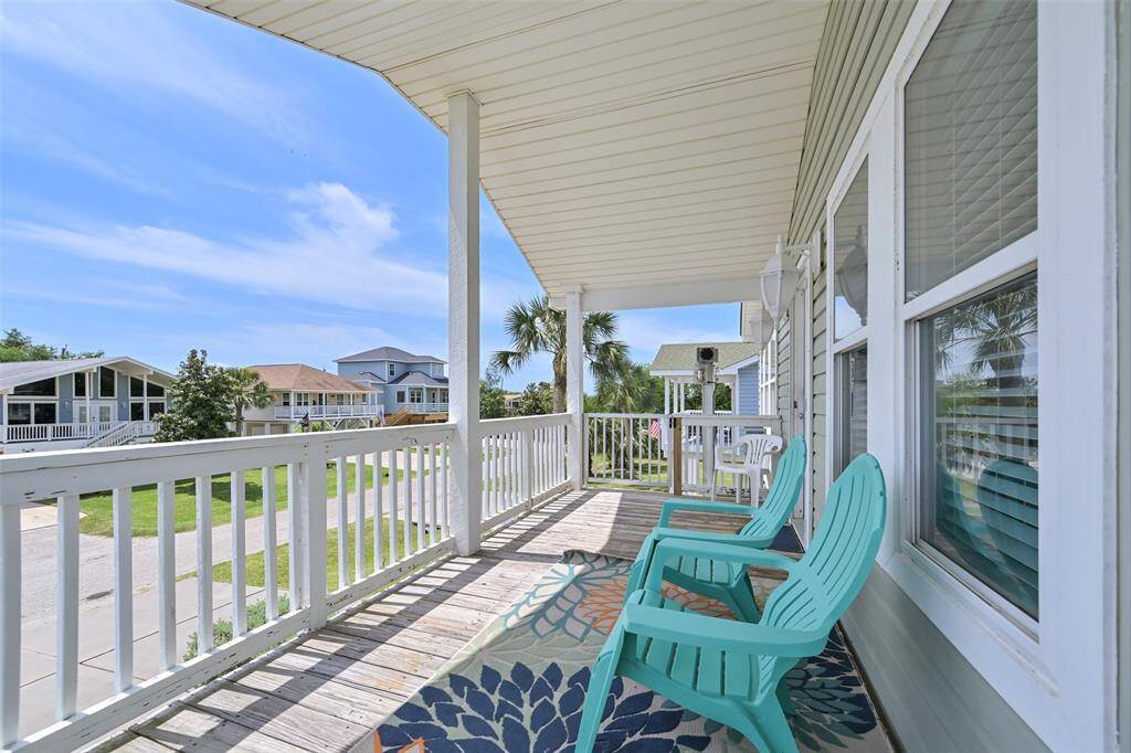 Covered front porch to enjoy the sunrise in the mornings!