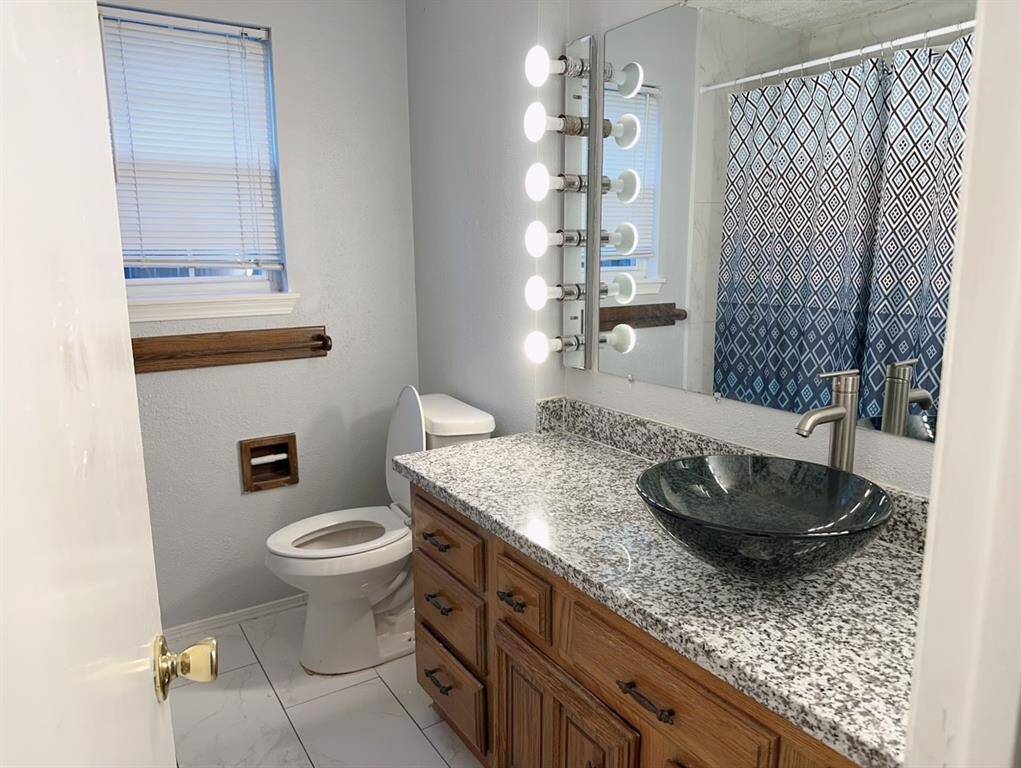 2nd Bathroom