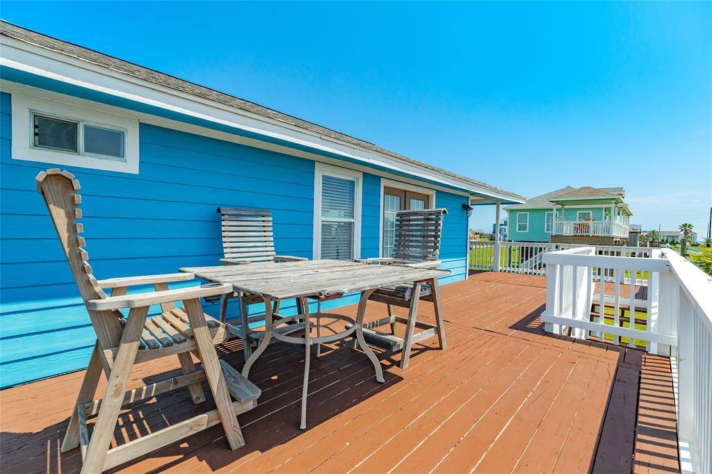 Great deck to enjoy evening sunsets.