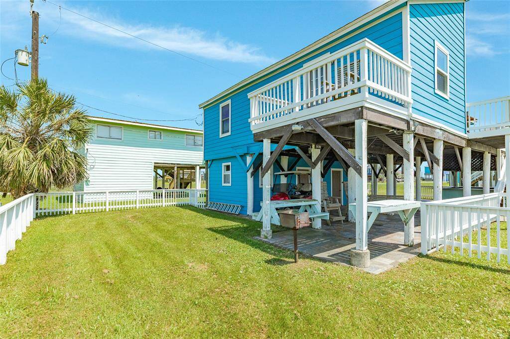 Fenced side yard.