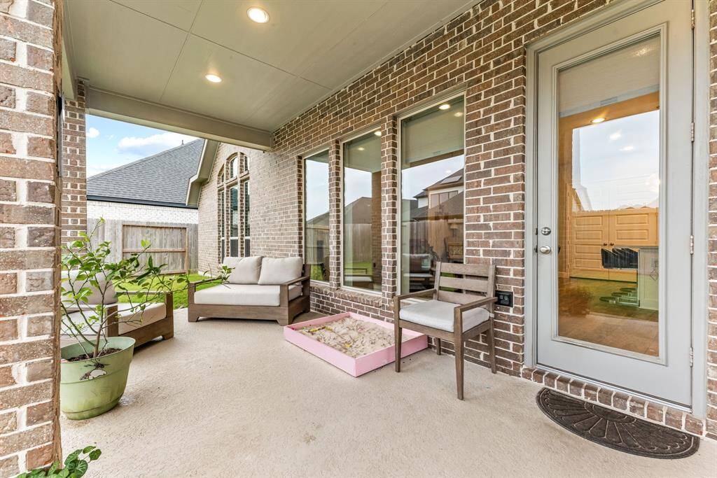 Come and see this spacious backyard with its beautiful covered patio. There is plenty of room for the kids to play and adults to relax! Perfect for your outdoor living space, patio furniture, bbq pit, and so much more. The possibilities are endless!