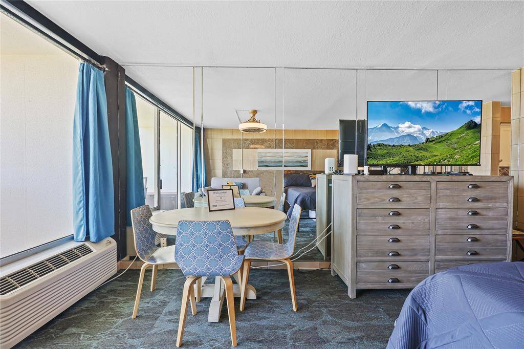 Tucked beside the floor-to-ceiling windows, the dining nook offers the perfect place to enjoy morning coffee or a sunset meal with a stunning coastal backdrop.
