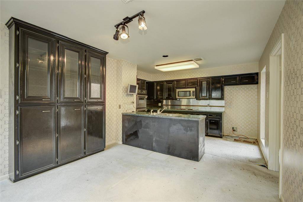 Separate space for breakfast area and kitchen