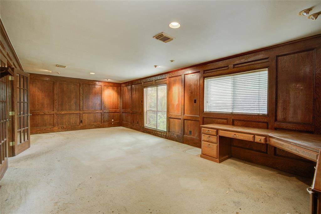 Oversized Office that could be used as an huge 3rd bedroom, or could be divided to add an additional bedroom