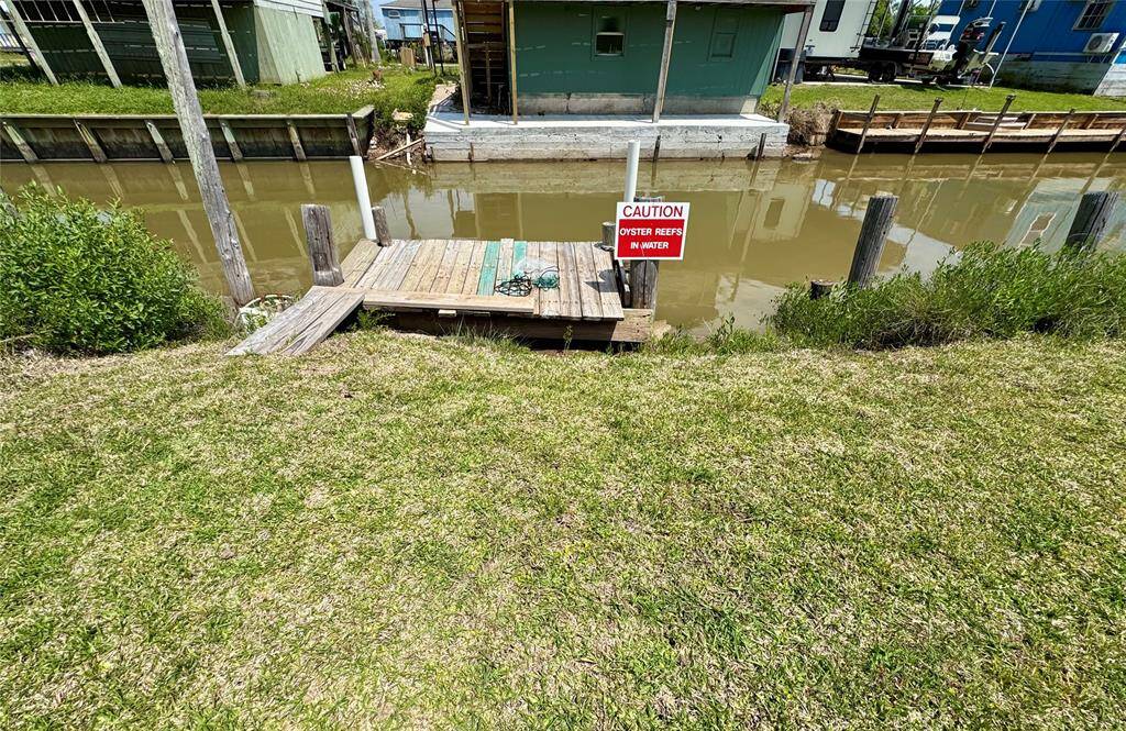 This property is a fantastic opportunity for investors, anglers, boaters, and vacationers alike—ideal for fishing, boating, and enjoying all that waterfront living has to offer.
