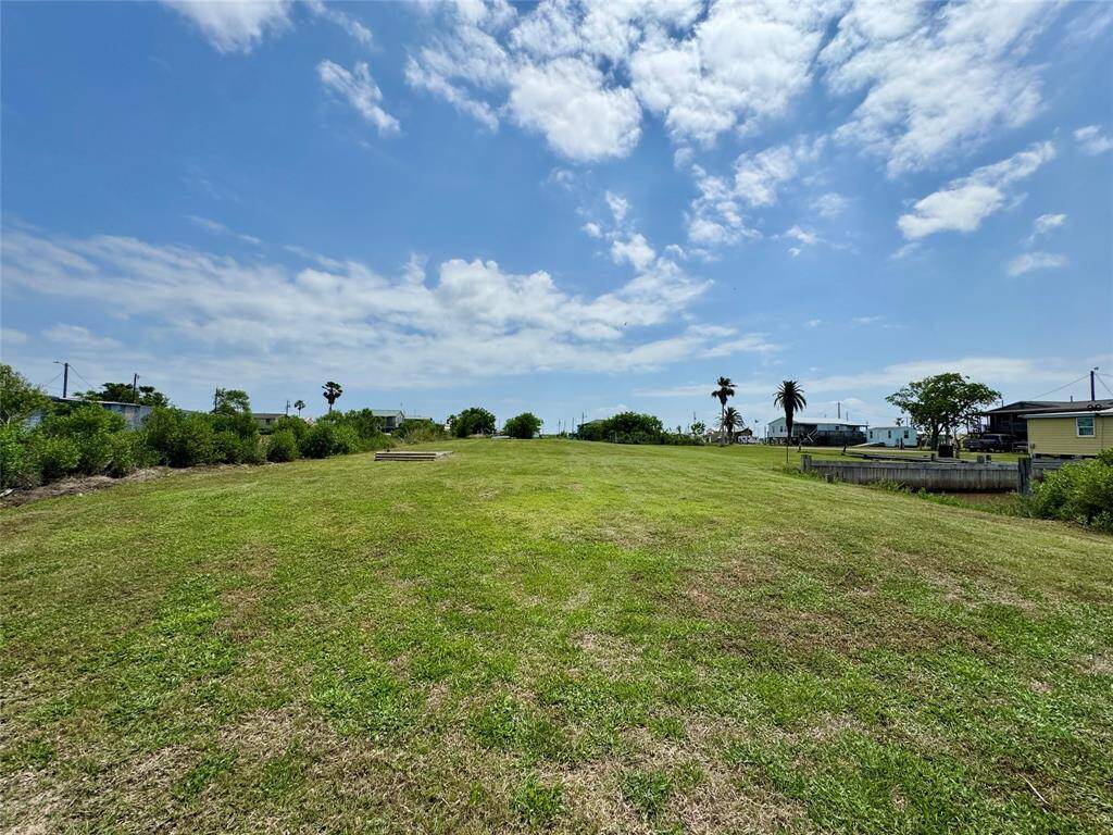 The vacant lot presents a world of opportunity—ideal for future development, expanding your current living space, building a guest house, or crafting the ultimate outdoor retreat. Let your imagination take the lead!