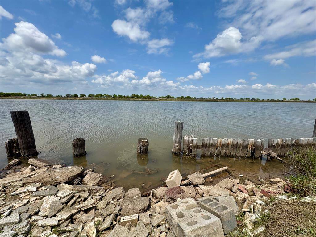 With included waterfront lots, it's perfect for fishing, boating, kayaking, or simply enjoying life by the water.