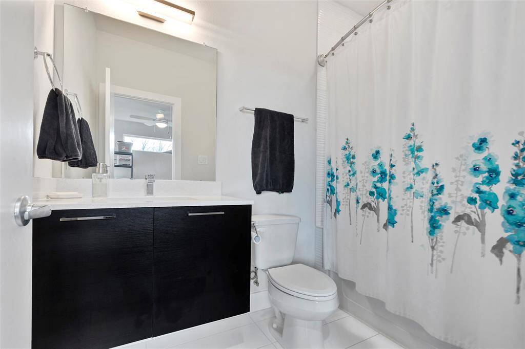 The secondary bathroom featuresa tub and shower combo, alongwith a single sink for convenienceand comfort.