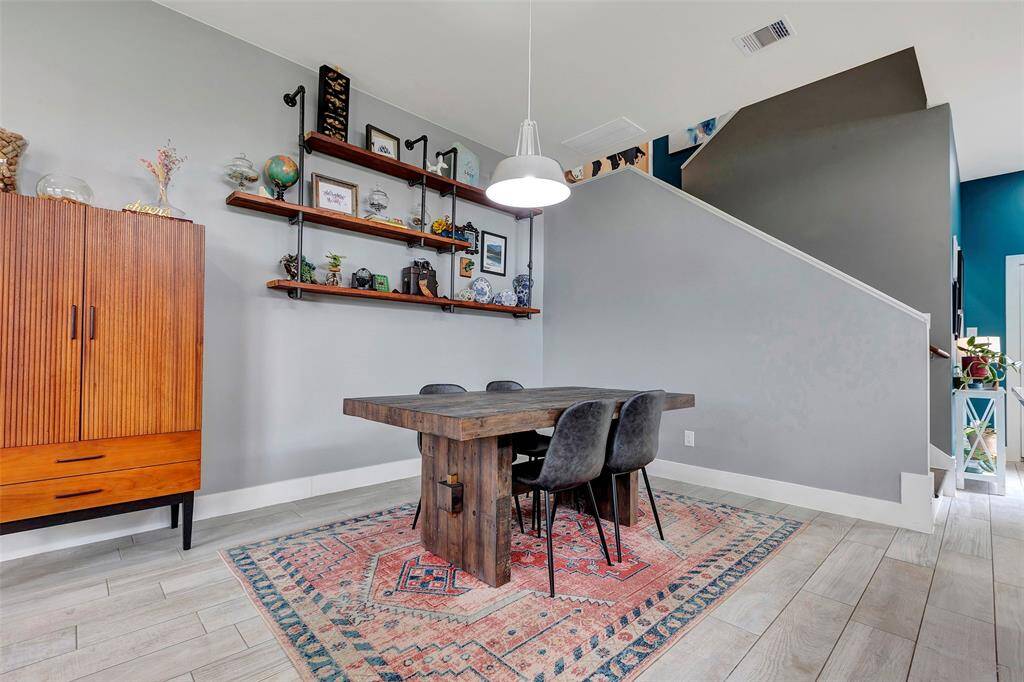 A closer look at the dining area.