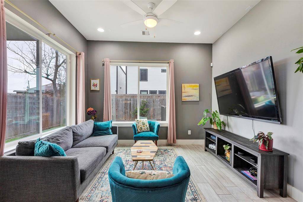 Sunlit and serene – the large glass windows on two walls fill the living room with natural light, creating a bright and inviting space.
