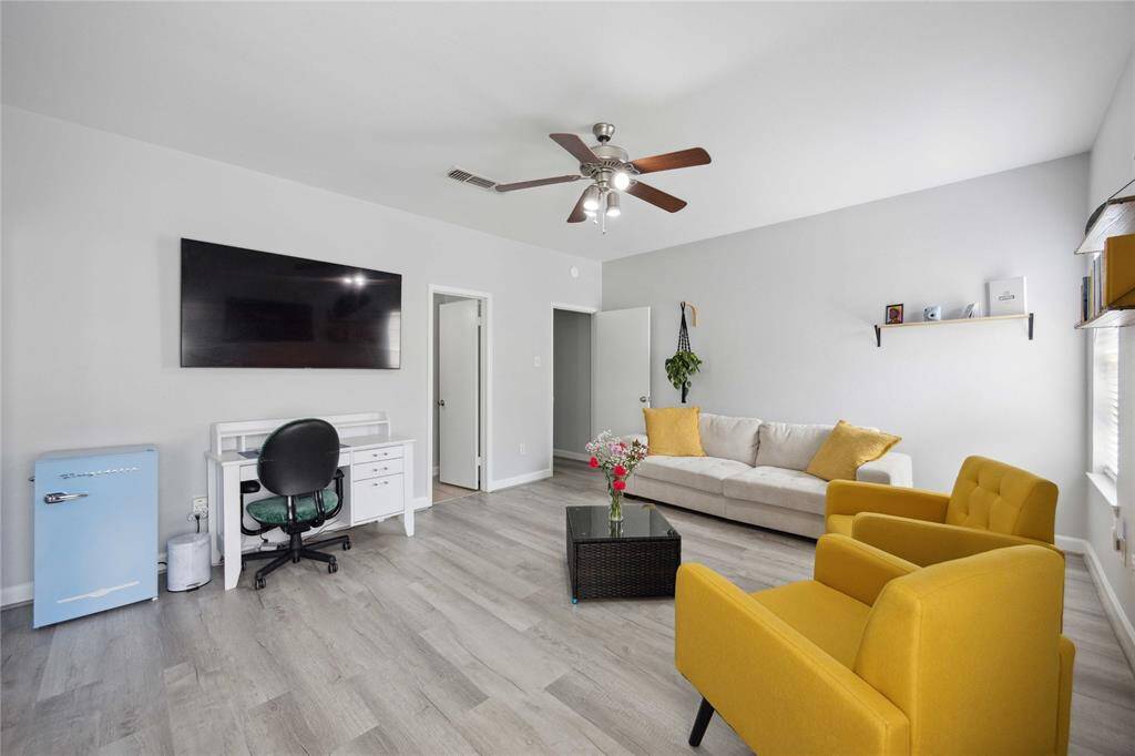 Spacious secondary bathroom with en-suite bath currently being used as a flex room & office.