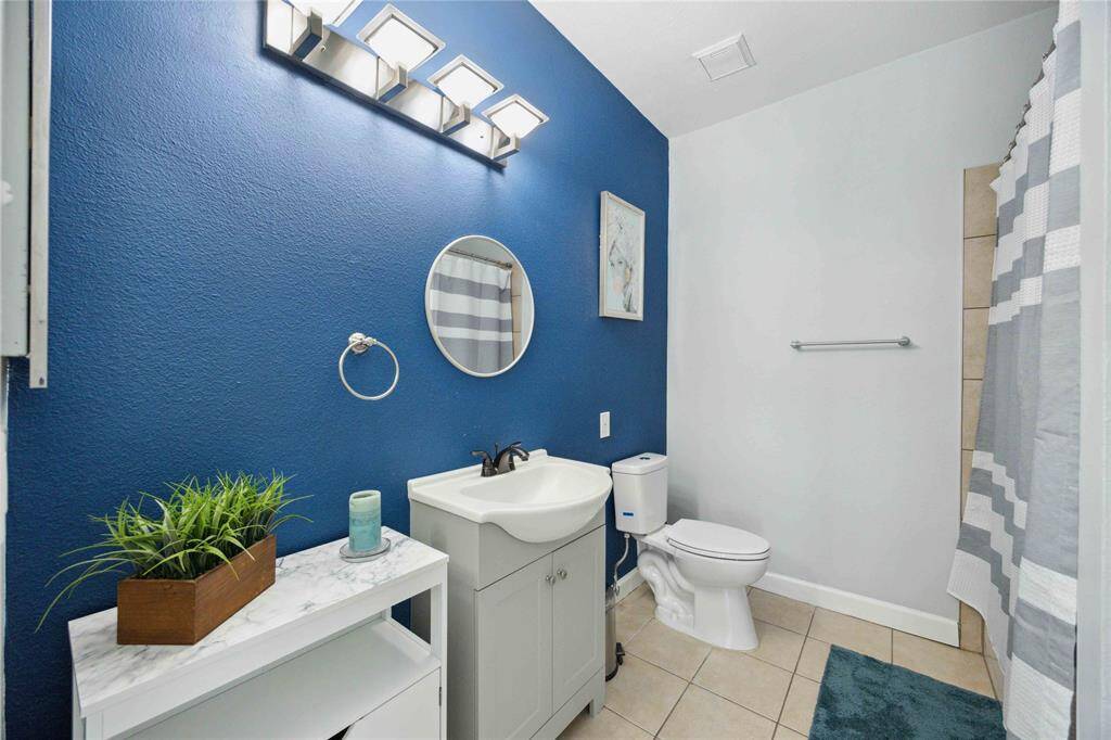 Secondary en-suite bathroom with tub/shower combo.