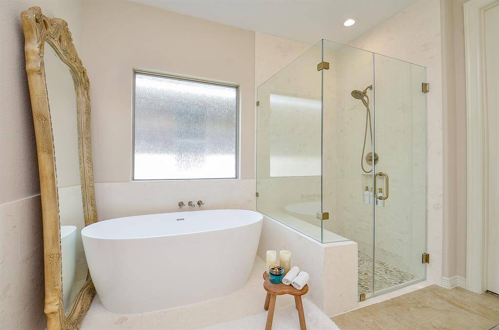 Jack & Jill Bathroom upstairs