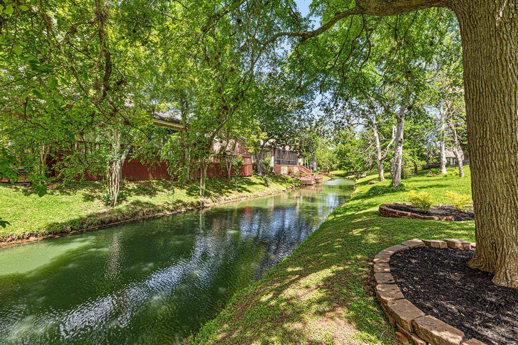 This view looks in the opposite direction down Pecan Lake.
