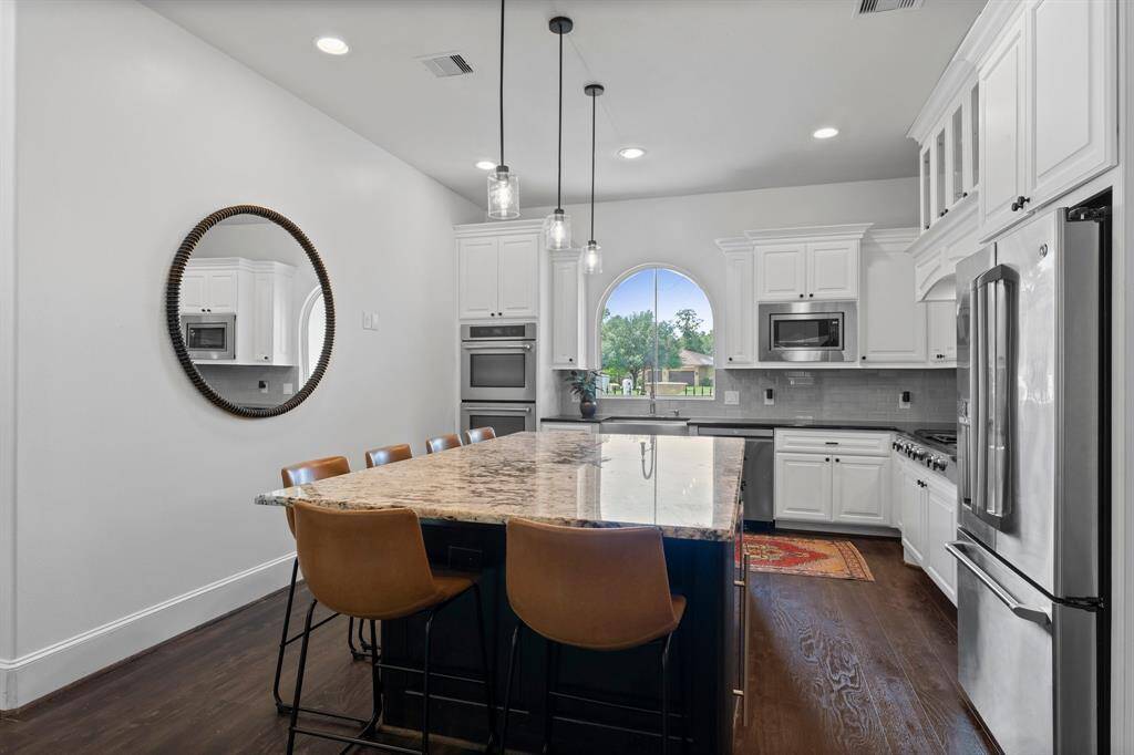 Host all your family gatherings in this kitchen!