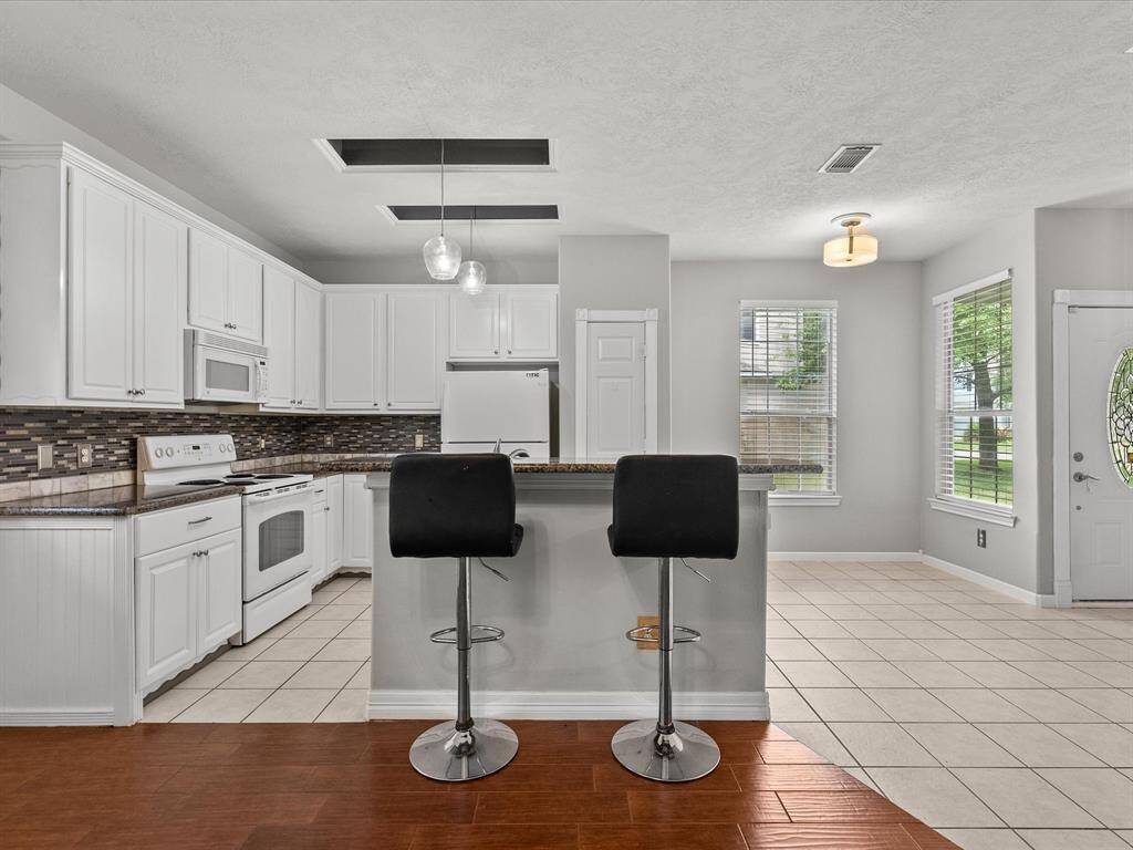Lots of natural lighting and soft finishes, enhance a sleek modern kitchen look. Plenty of cabinet space along with pantry makes a chefs dream come true.