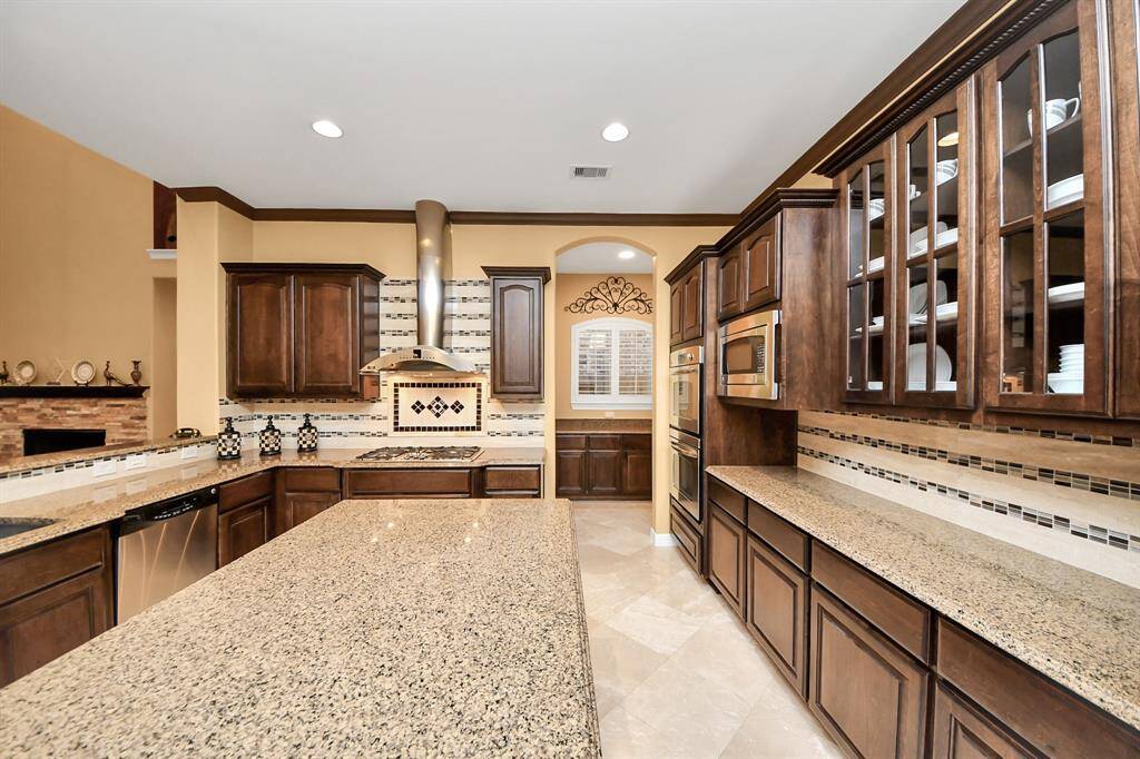 Lot of cabinets for extra storage space