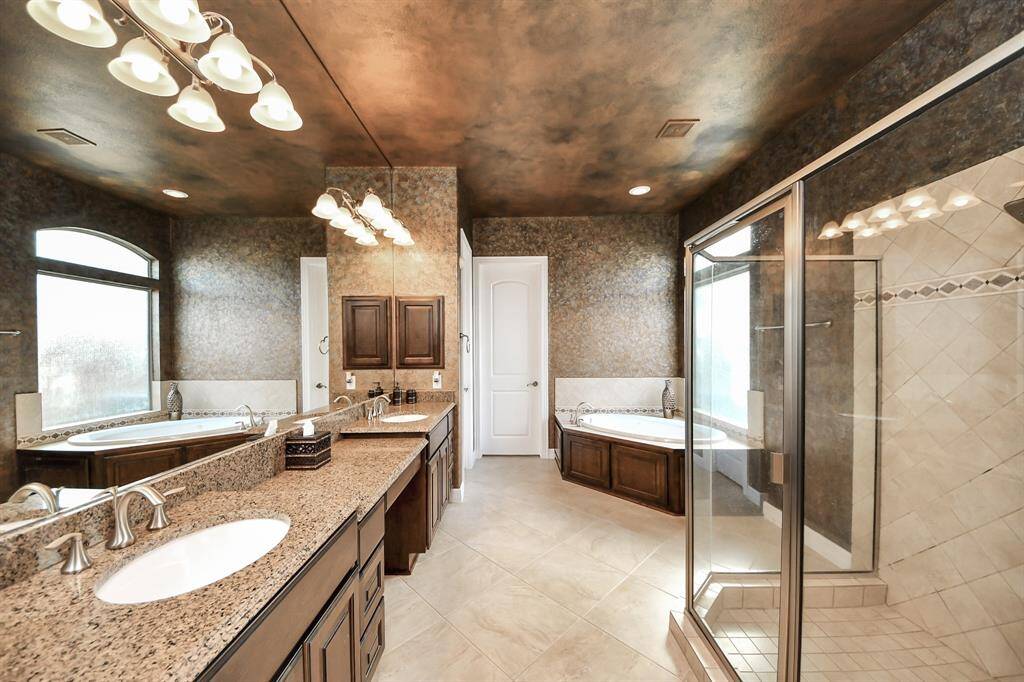 Nice sized primary bath with spa like amenities