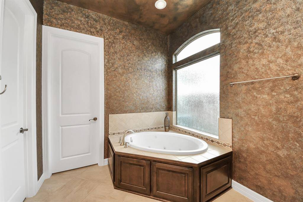 Hot tub for those relaxing nights after a long day of work