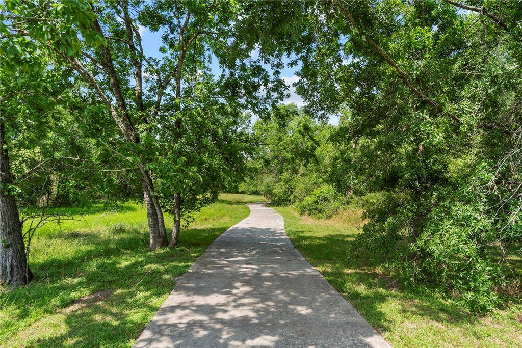 Walking trails right next door!