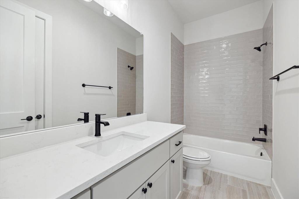 Ensuite Bath to Study/Home Office
