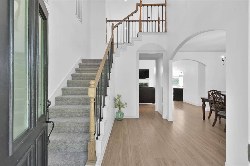 Gorgeous entryway with high ceilings.