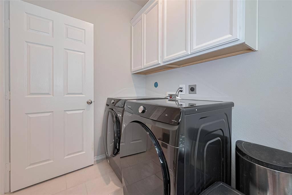 Utility room next to mud area