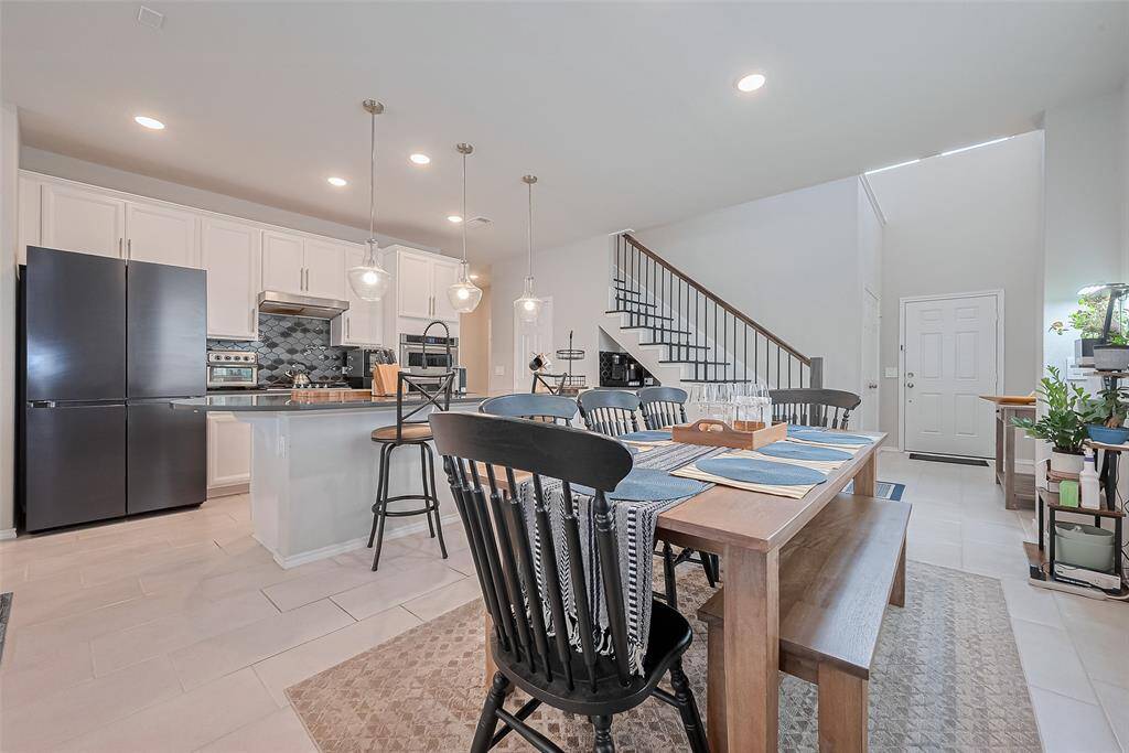 From the hallway you enter the dining area and kitchen