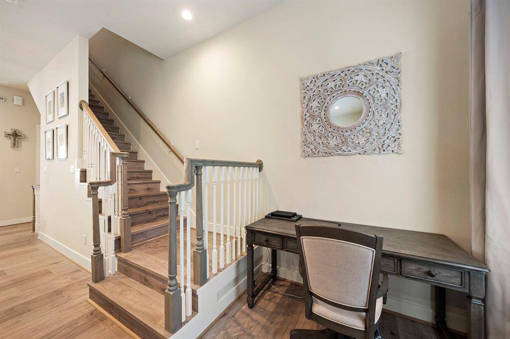 This extra space on the main floor can accommodate a desk area, extra seating or a reading nook.