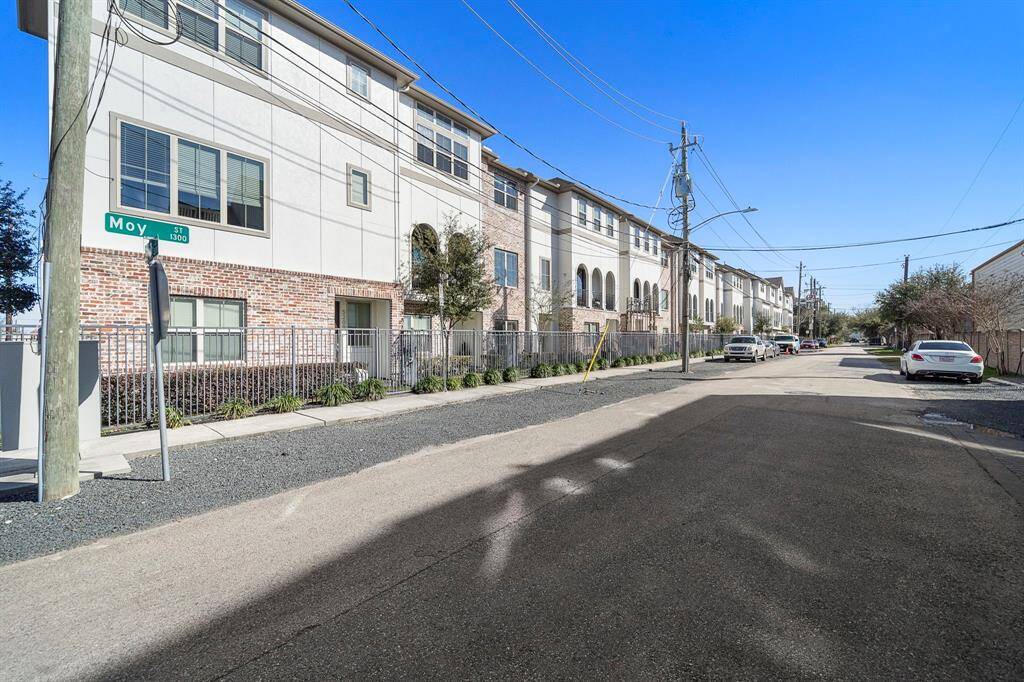 Your guests can enjoy ample street parking right outside your front door!