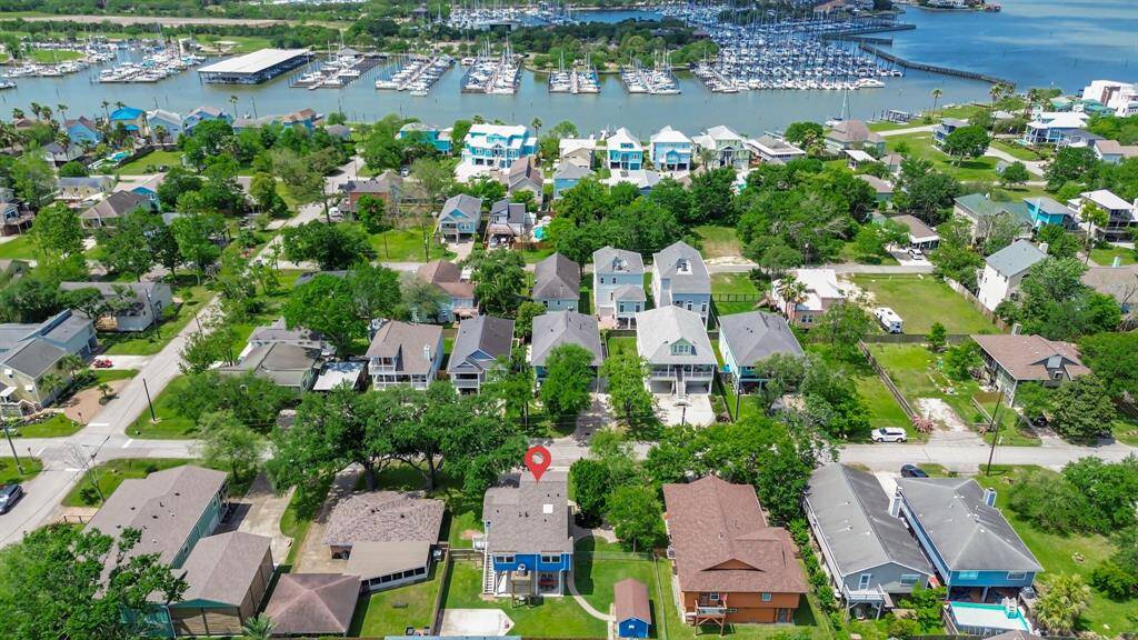 Experience the vibrant lifestyle of Clear Lake, with its abundant amenities and beautiful surroundings.