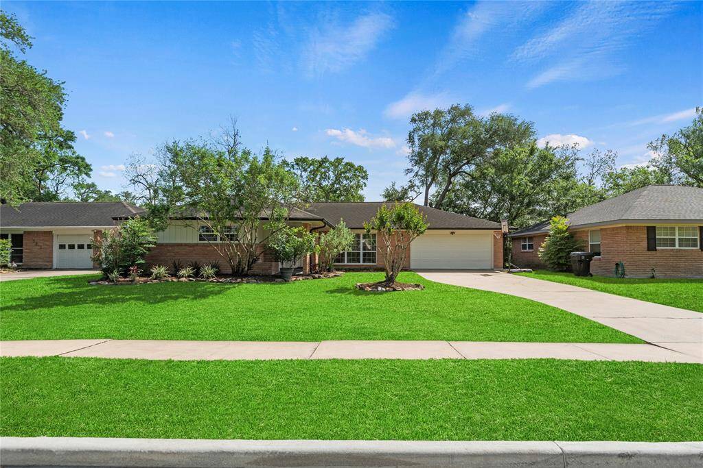 Welcome to 5219 Sanford Rd in the charming Westbury neighborhood!