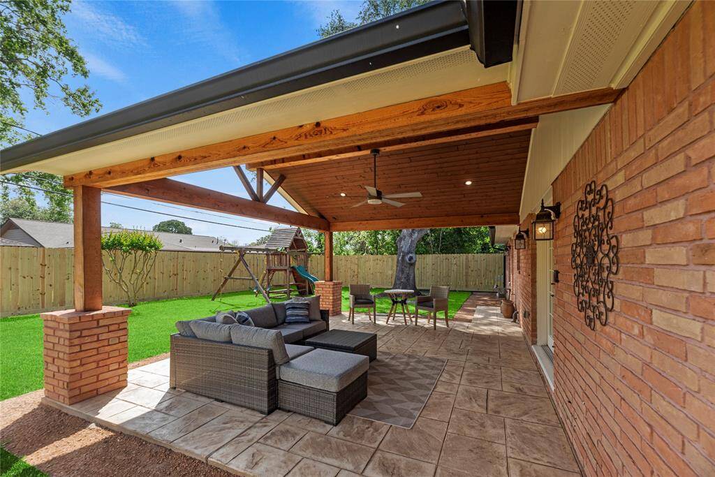 Enjoy the Houston outdoors on this wonderful patio. Entertain, relax, share a meal, play games, the options are endless!