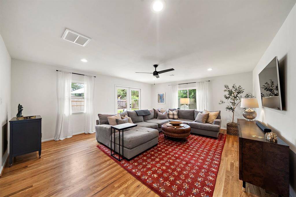 Spacious living room, perfect for entertaining or just relaxing with family.