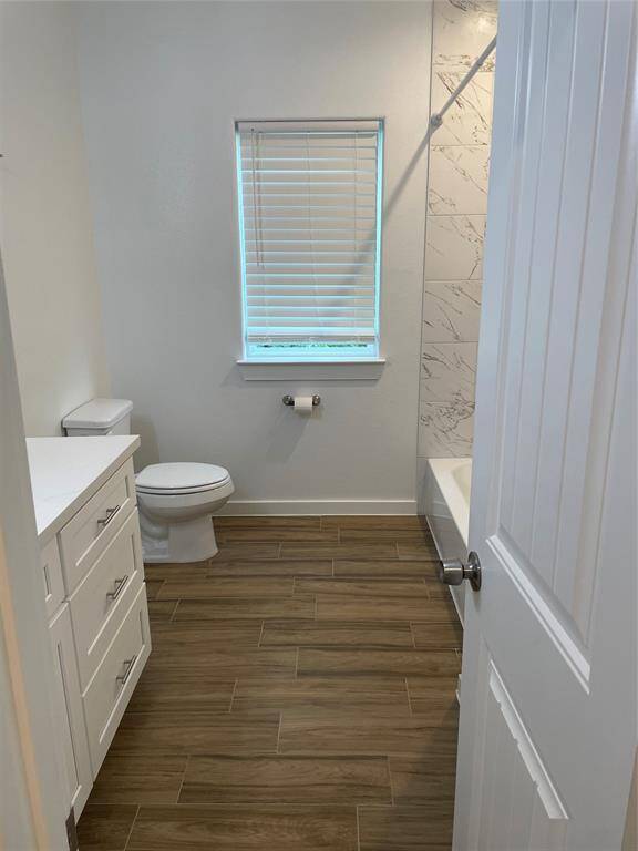 Second bathroom with combo tub / shower
