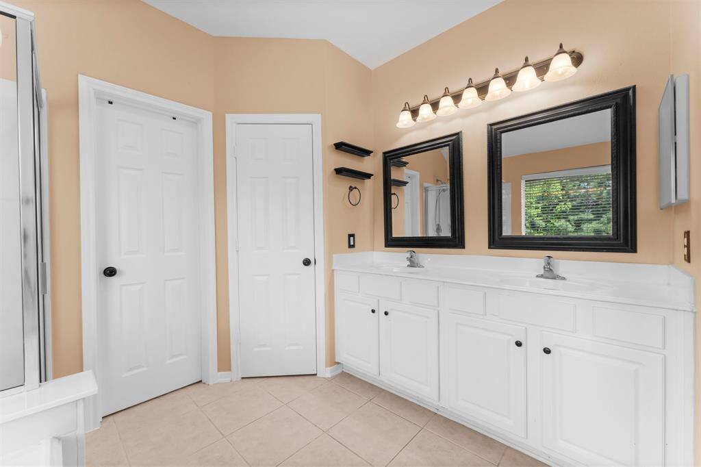 Don't miss the walk in closet.