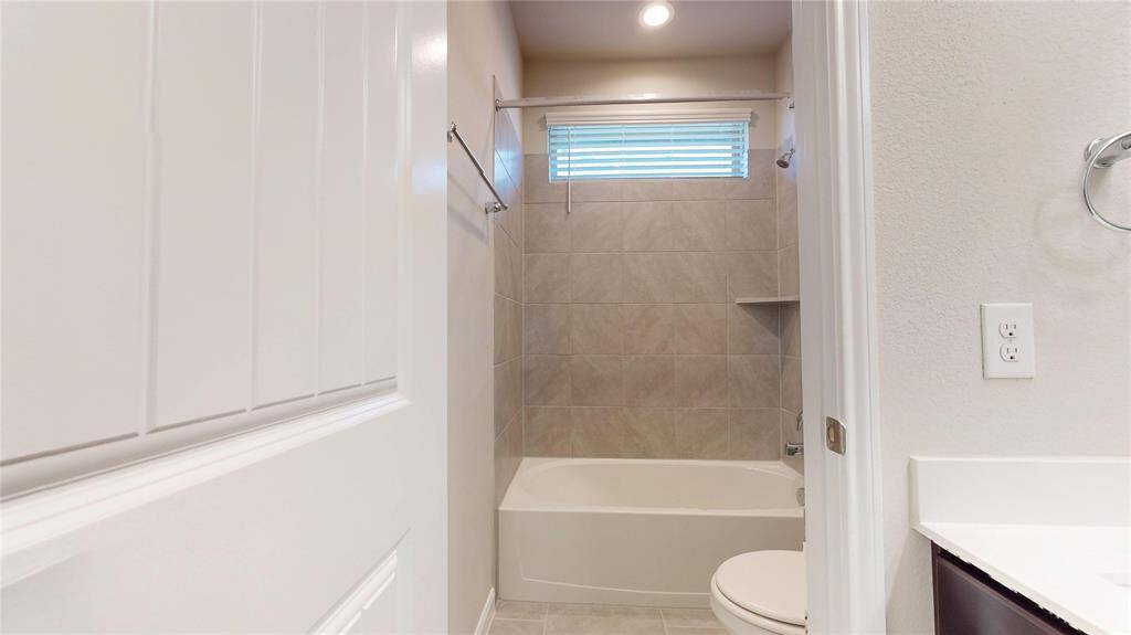Tub/shower and toilet area of hall bathroom.