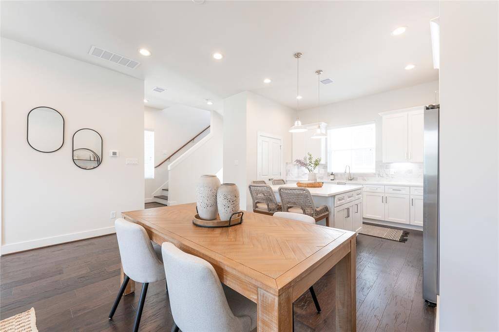 Elegant dining area seamlessly connected to a modern kitchen, perfect for entertaining and family gatherings.