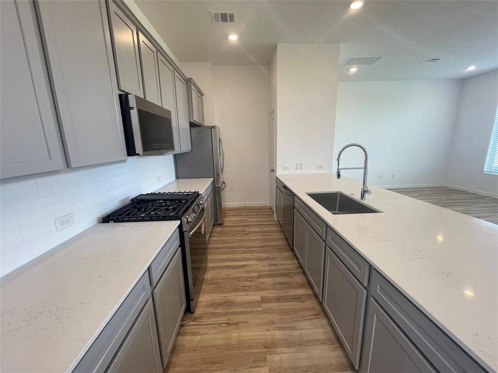 So much room in this kitchen. There is also a separate pantry.