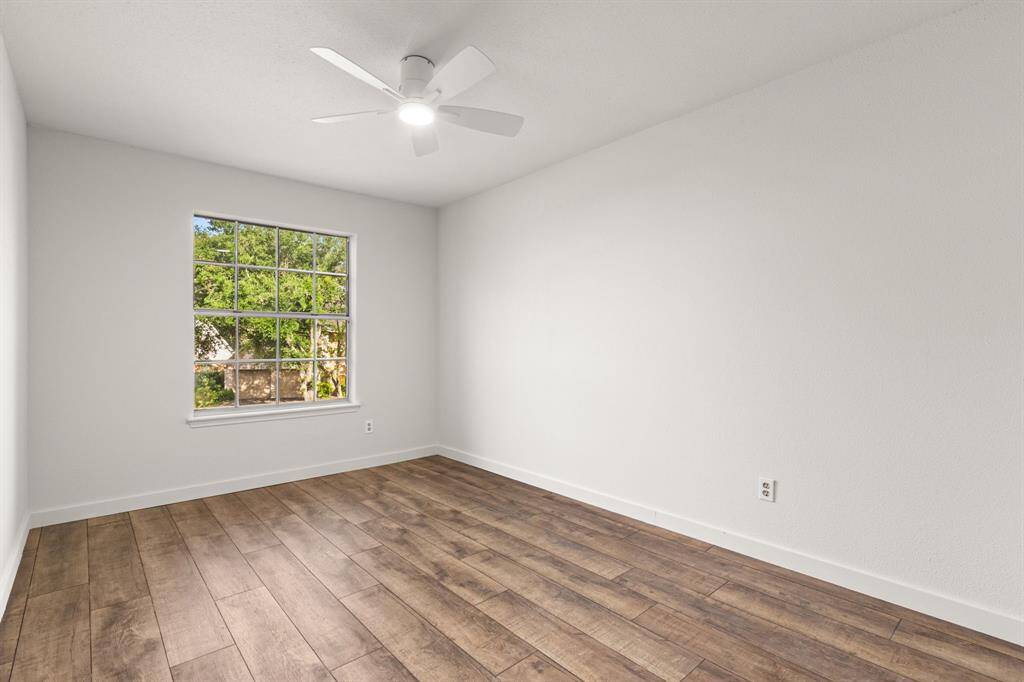 Front (left) upstairs bedroom