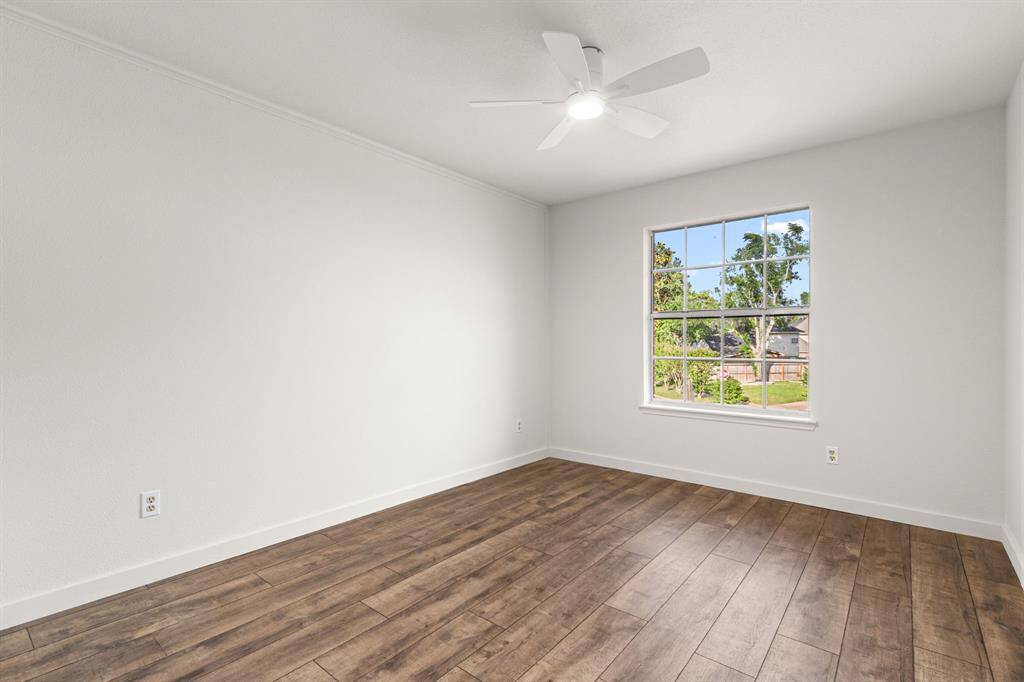 Front (right) upstairs bedroom